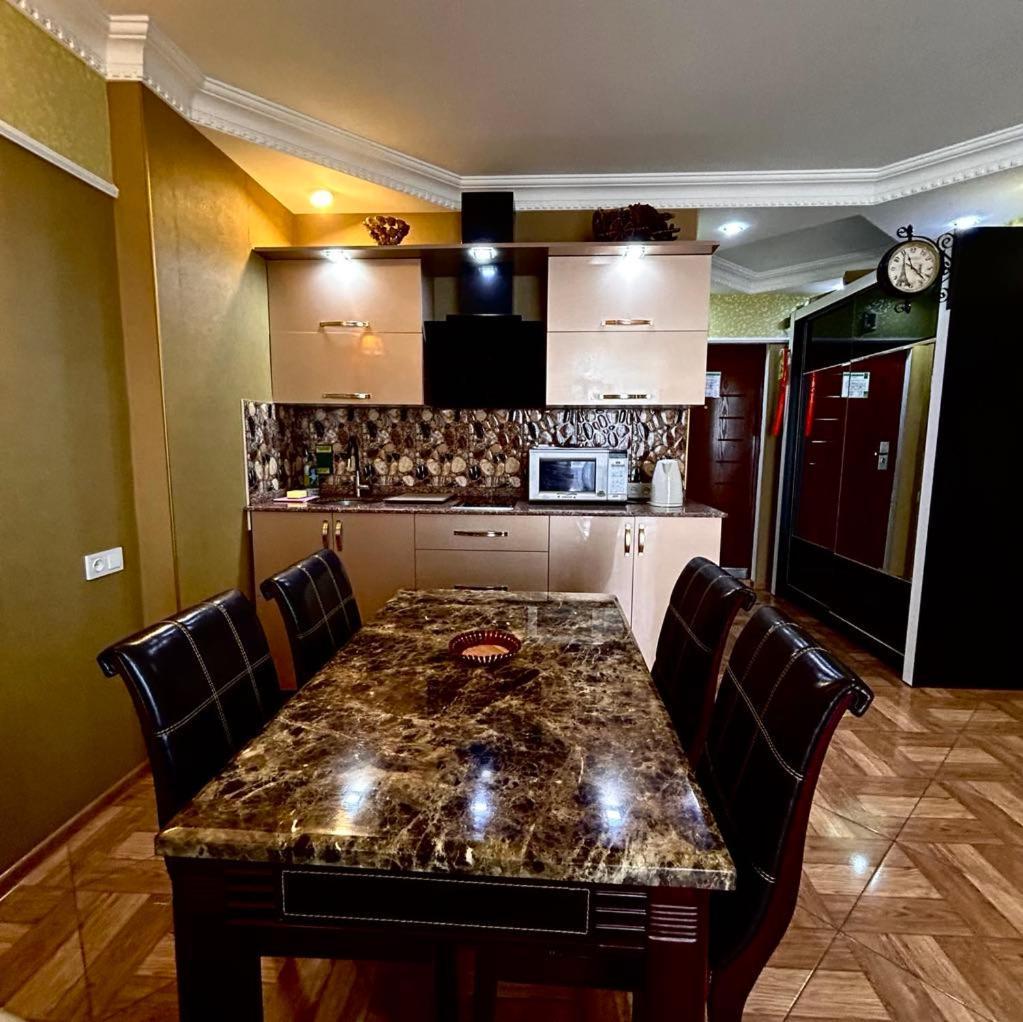 Apartment Orbi Sea Tower David Batumi Esterno foto